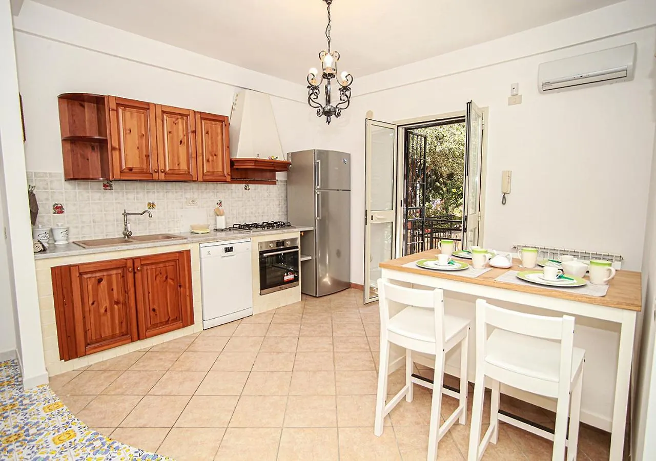 Teatro Apartments Mondello 팔레르모 0*,  이탈리아