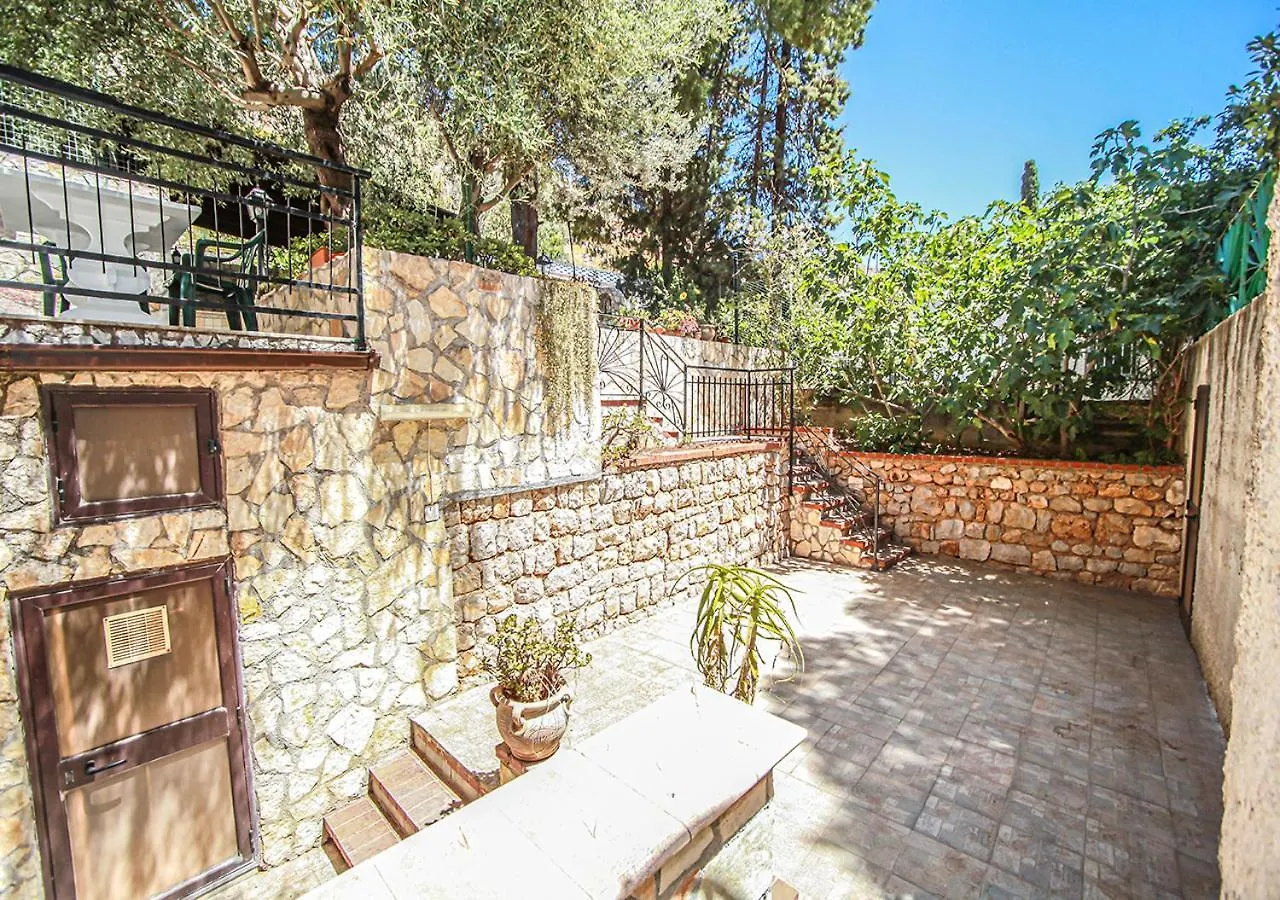 Teatro Apartments Mondello 팔레르모 0*,  이탈리아